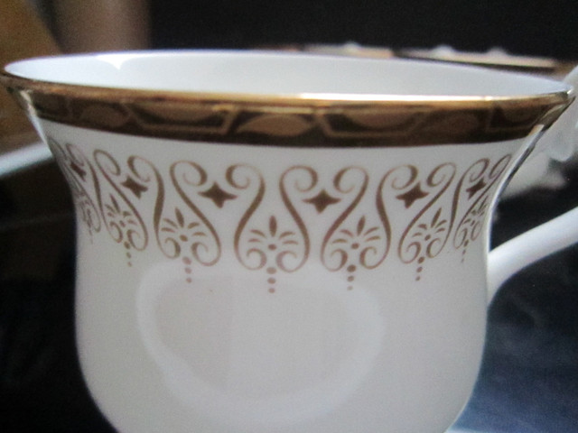 Royal Albert BURLINGTON fine bone china in Arts & Collectibles in Saint John - Image 2