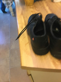 Mellow Walk Men's Steel Toed Shoes  size 9