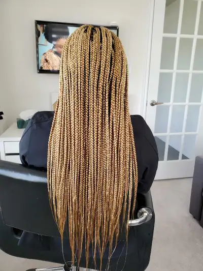 Hi, everyone are you looking for professional to Braid or weave your hair look no further Box Braids...