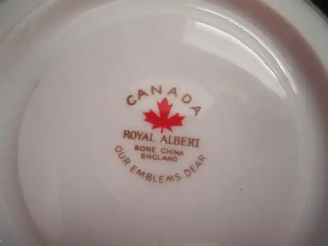 Royal Albert OUR EMBLEMS DEAR fine bone china Tea Set for 4 in Arts & Collectibles in Gander - Image 4