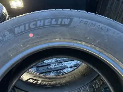 A set of Michelin Primacy LTX tires. Only 7000 km on them. Great condition.