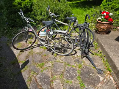 2 (Man + Woman) TREK Bikes + Car Hitch Rack for 2 Bikes: Good condition, had tune ups done in 2022,...