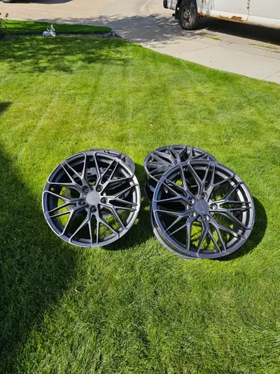 I have Four like new 18" X 8.0" Ruffino Luxury Alloy Veloce Rims for sale. They are Satin Gunmetal i...