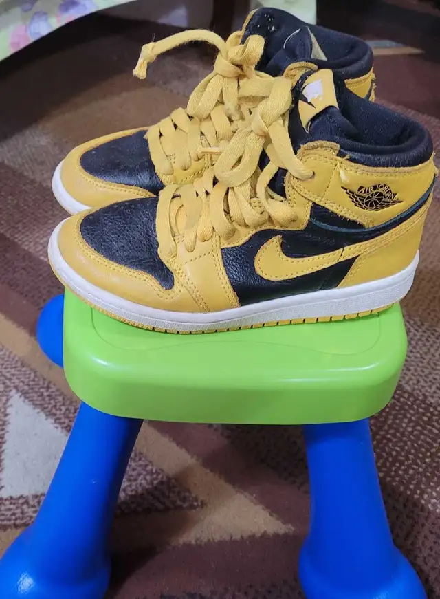 Nike Jordan 1 High in Men's Shoes in City of Toronto - Image 3