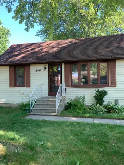 Cozy 2+ bdrm/office, 1 bath house located on a quiet neighborhood in Corunna. Has a sunroom and side...