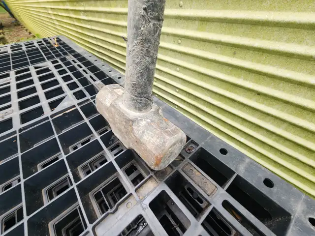 6 Lb. Long Handle Sledge Hammer65048385789441128