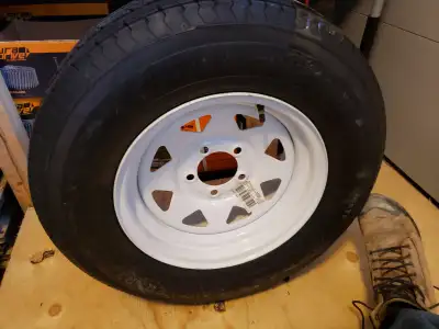 Brand new never been used Price tag is $212 at Canadian tire St205/75 r14 1 tire Asking $200 for cas...