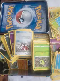 1000 Pokémon Cards with tin 