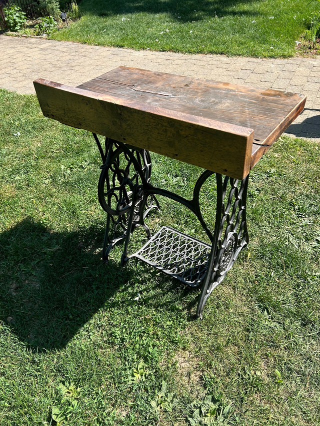 Table antique dans Tables basses  à Laval/Rive Nord - Image 3