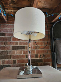 Vintage looking Chrome lamp in excellent shape works perfectly