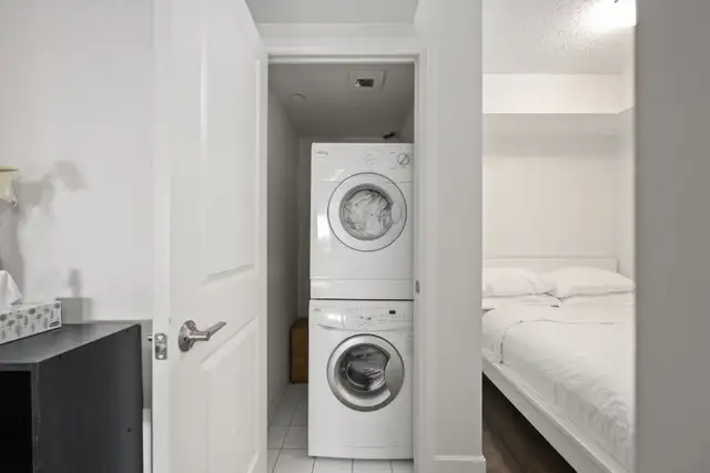 Furnished 2BR Condo – Short-Term Stay – Parking, Pool & Gym in Ontario in Canada - Image 7