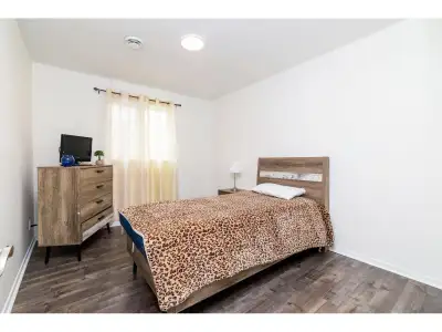 9 chambres meublées – Idéal pour RI, RPA, maison de répit ou location individuelle – Longueuil Rare...