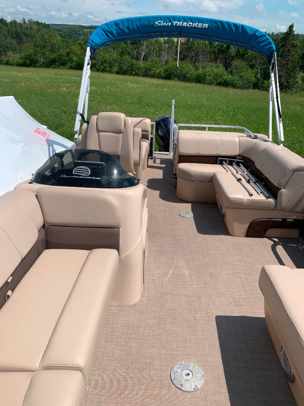 2019 Suntracker 22 DLX XP3 Party Barge in Powerboats & Motorboats in Summerside - Image 4
