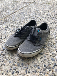 Kids Vans Shoes: Size youth 4