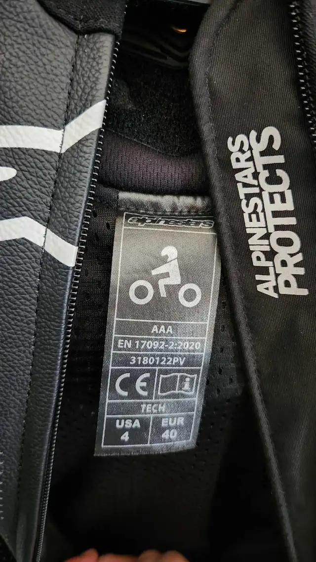 Womens Alpinestars Race Suit Size 4 in Other in Edmonton - Image 3