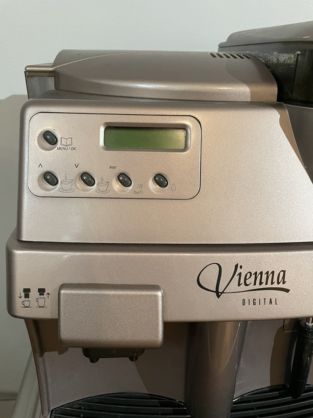 SAECO Vienna digital comme neuve Machines à café Laval/Rive Nord