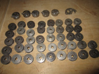 SINGER SEWING MACHINE BOBBINS SHUTTLE'S SELLING AS A LOT