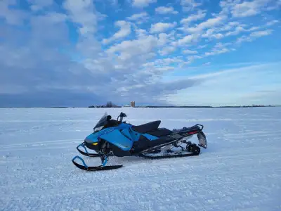 Hey there im selling my 2019 skidoo 850 etec. Sled shows 13500 km but has new engine installed 100 k...