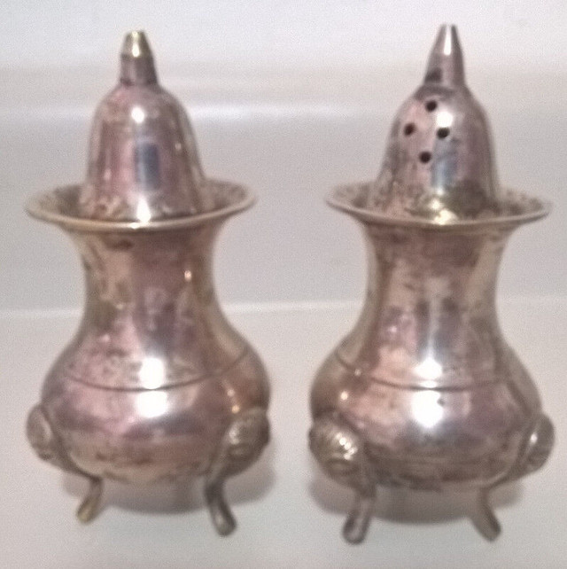 Vintage Brass Salt & Pepper Shakers  with Lion Face Legs in Arts & Collectibles in Oshawa / Durham Region - Image 2