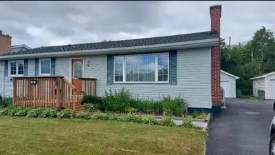 Beautiful, well‑maintained 3 bed / 2 bath detached home in the heart of Lower Sackville. Main level...