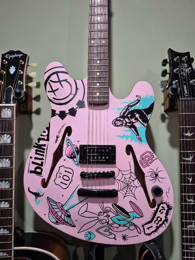 Tom Delonge Fender Starcaster Blink 182, View more