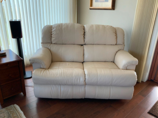 TOP QUALITY ELECTRIC SOFA & 2 LOVE SEATS in Couches & Futons in Kelowna - Image 3