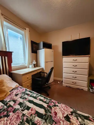 I have 2 rooms available for rent in August 1st. Rent 650$ per month including all utilities and int...