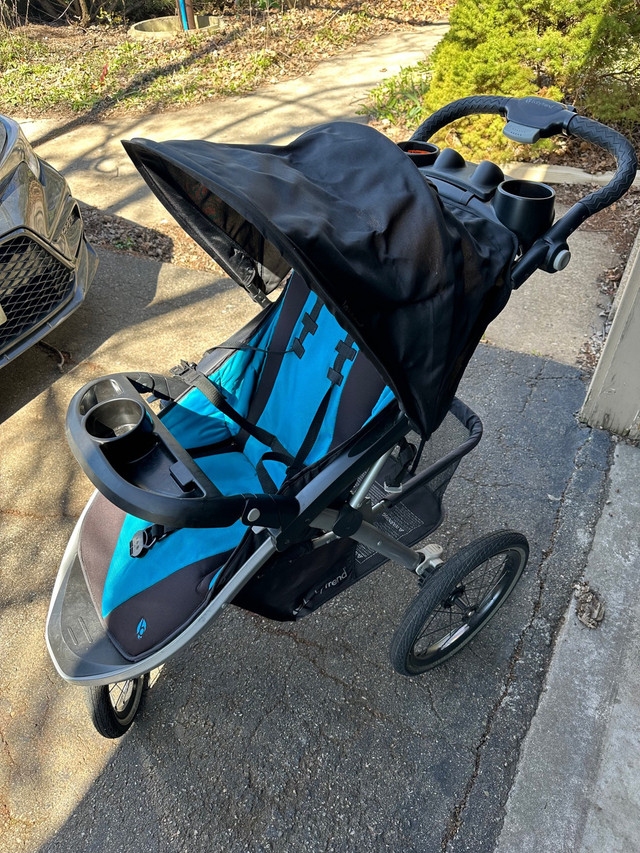 Baby trend jogging stroller in Strollers, Carriers & Car Seats in Oakville / Halton Region - Image 2