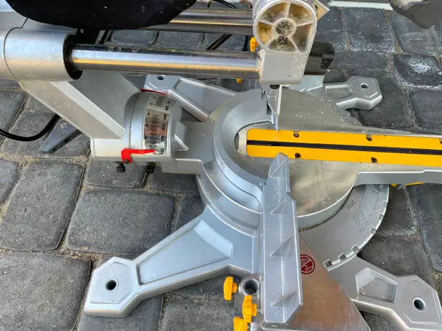 Mastercraft Maximum Dual-Bevel Sliding  Mitre Saw, 12-in62863278936450128