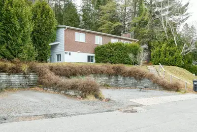 3 ½ rénové à louer dans un triplex