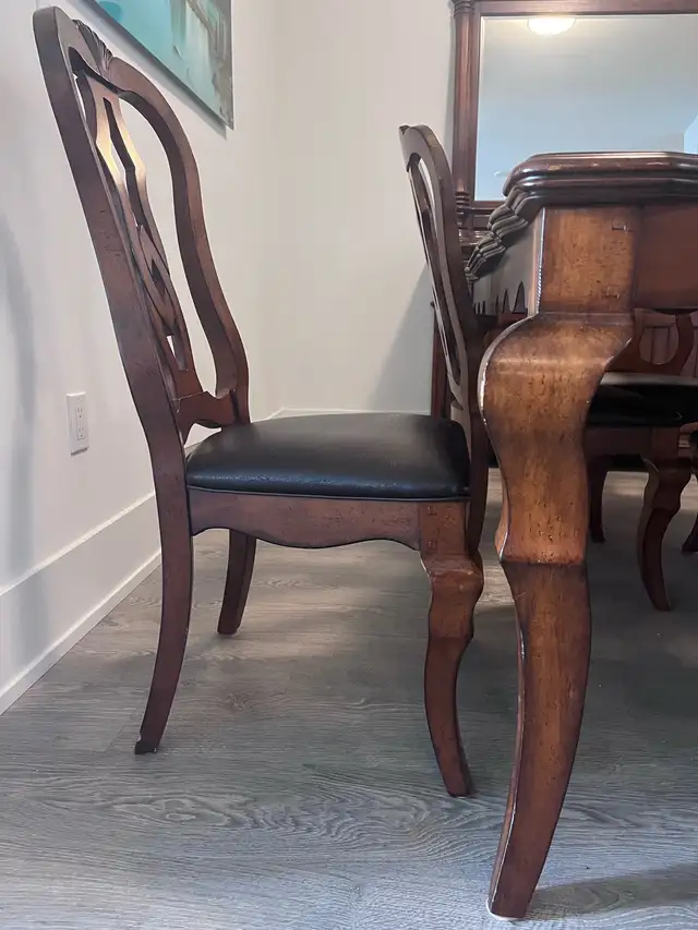 Solid Wood Dining Room Set with Matching Sideboard & Mirror in Dining Tables & Sets in Oakville / Halton Region - Image 7