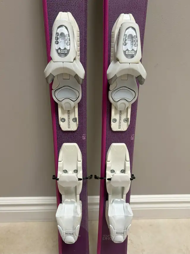 Rossignol ski and bindings 128 CM Like new in Ski in Calgary - Image 3