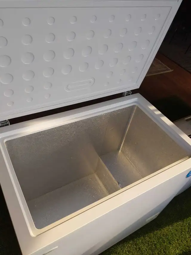 Danby chest freezer in Freezers in City of Toronto - Image 3