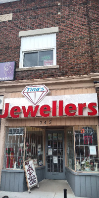 JEWELERY STORE SHOW CASES AND EVERY THING ELSE FOR SALE