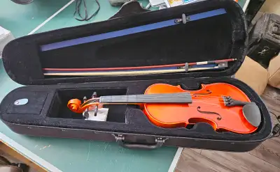 Suzuki NS20 4/4 Violin - Barely used, View more