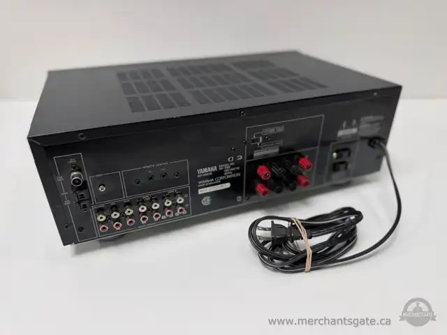 Yamaha RX 396 Natural Sound Stereo Receiver Vintage in General Electronics in Brockville - Image 3