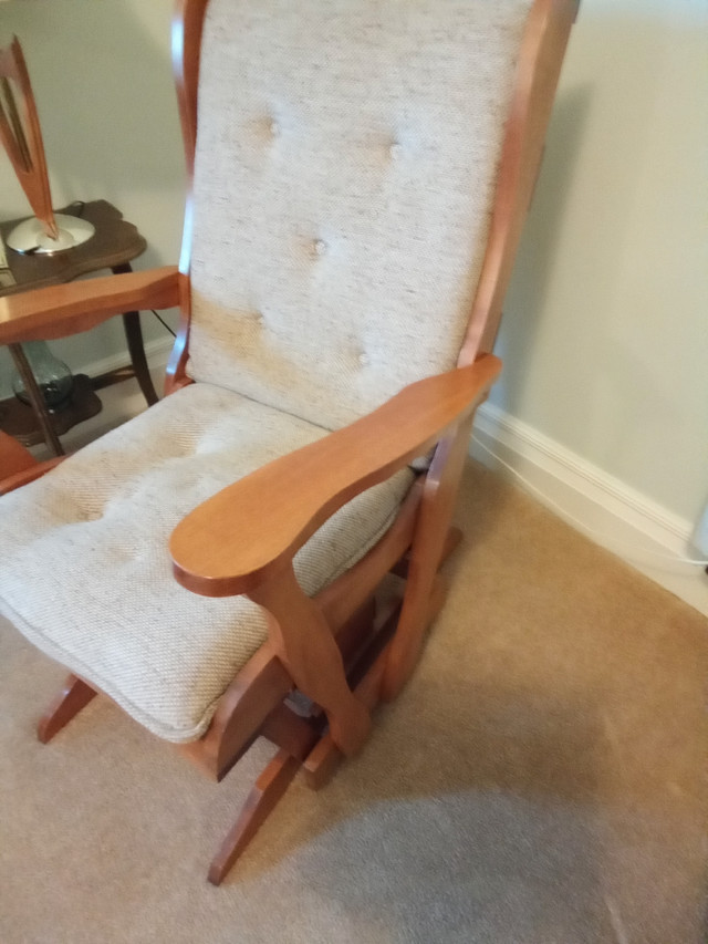 WOODEN GLIDER ROCKER  in Chairs & Recliners in Annapolis Valley - Image 3