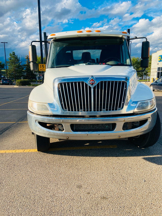 international 4300 in Cars & Trucks in Edmonton - Image 2