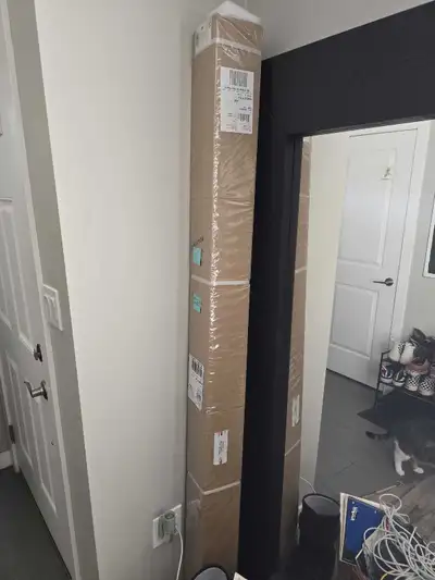 Here's a brand new, in-box, QUARTET 70" pull-down retractable projector screen in white w/matte blac...