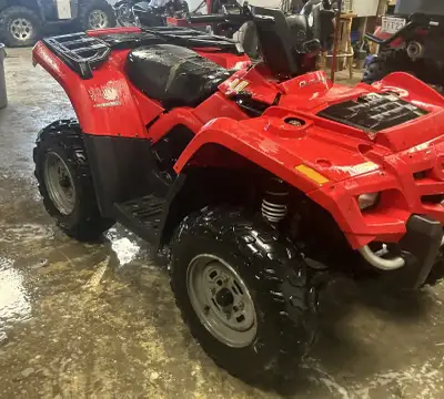 2006 Can Am Outlander 400 Machine is in good condition (plastics just sitting on machine in pics) NO...