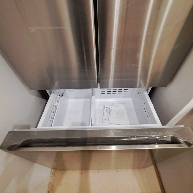 Samsung fridge, French door 33" x counter depth in Refrigerators in City of Toronto - Image 3