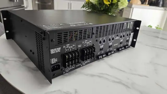 QSC POWER AMPLIFIER CTS 8200 , 8 CHANNELS.. LIKE NEW CONDITION  in Performance & DJ Equipment in Oakville / Halton Region - Image 7