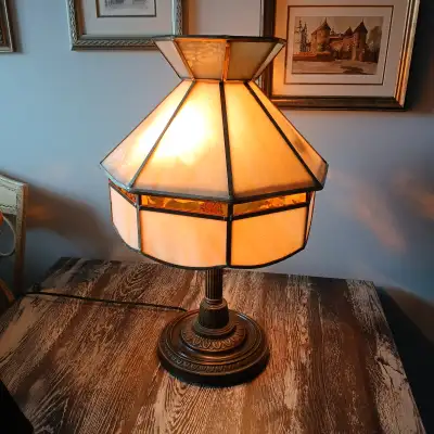 A unique Tiffany stained glass lamp with an octagon caramel vintage shade. The shade has a 13-inch d...