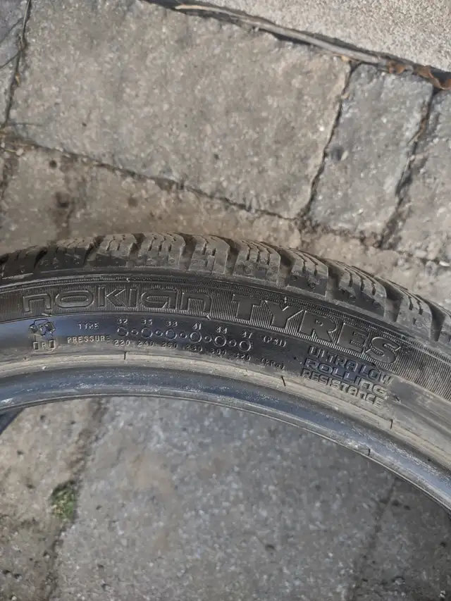 4 pneus hiver Nokian Hakkapeliitta 225-40R19 comme neufs in Other in Laval / North Shore - Image 6