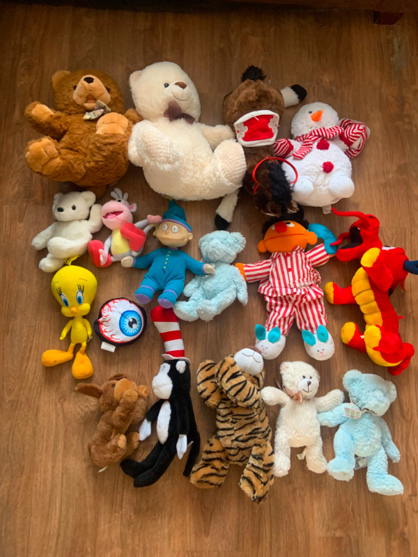 lot of 28 kids stuffed animals in Toys & Games in London - Image 2