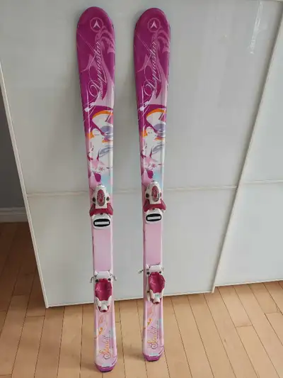 Skis alpins en bon état. Grandeur 120cm (Dynastar): 40$ Je demeure près du métro de Verdun. Voir éga...