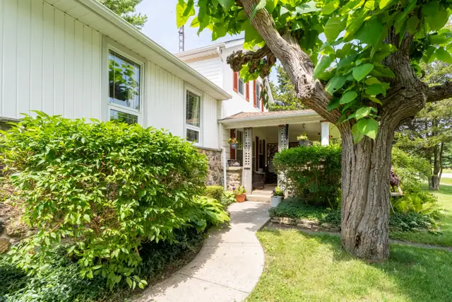 Fantastic Well Maintained Country Home! in Houses for Sale in Chatham-Kent - Image 4