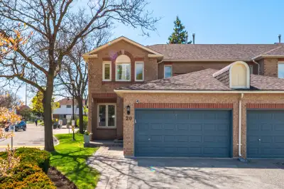 Rare To Find This Bright And Spacious 1600 Sq. Ft. End Unit Townhouse(Feels Like Semi Detached) Offe...