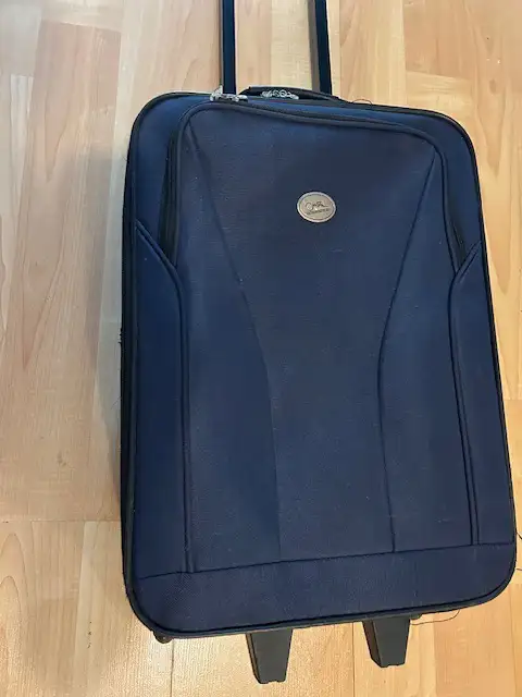 Carry on luggage suitcase $30, navy22” x 13.5” x 6.5” + more in Bags & Luggage in City of Toronto - Image 4