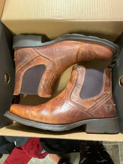 Men’s ariat midtown rambler boots size 9.5, used for about 1 hour